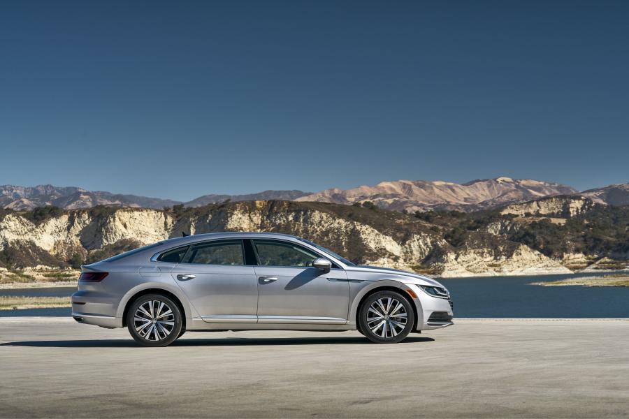  Volkswagen Arteon 4Motion 2018 года  (NA) (фото 26 из 41)